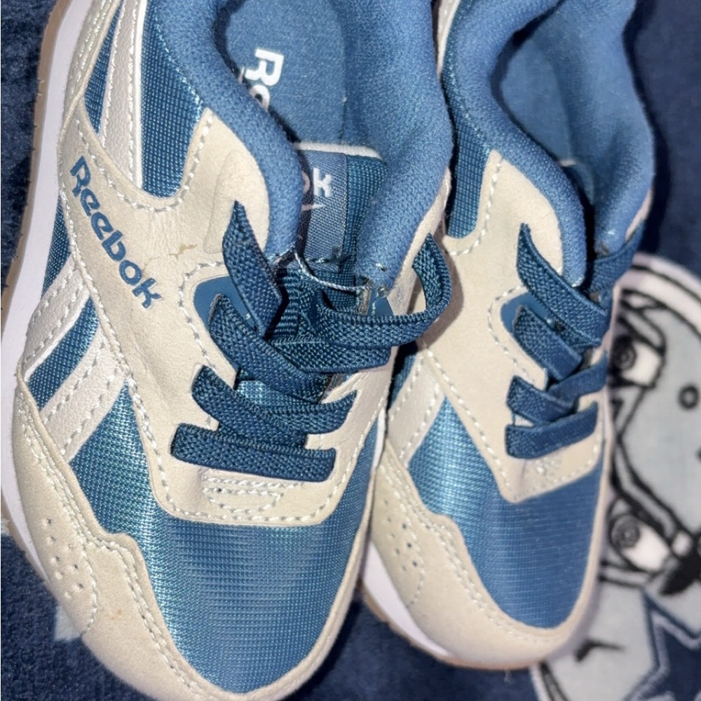 Reebok Kids Sneakers in Blue and Cream